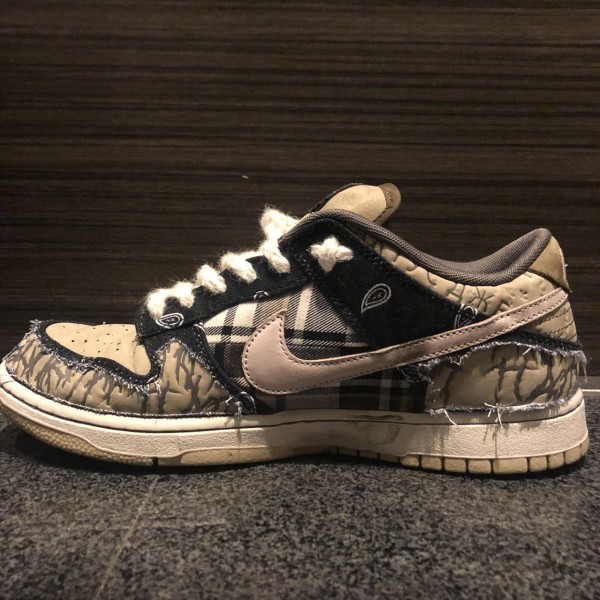 人気のtravis Scott Nikeスニーカー 新宿店店長が徹底解説