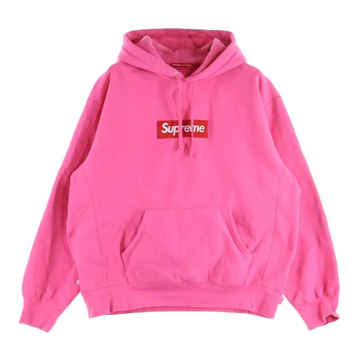 シュプリームのサイズ感を解説！パーカー・Tシャツのサイズ表＆選び方