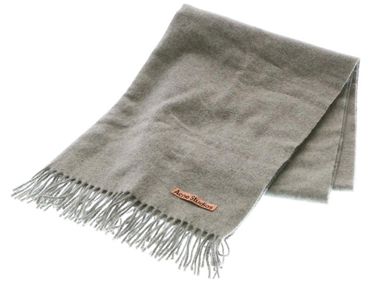 アクネ偽物の見分け方！デニムはボタン刻印、マフラーはタグに注目