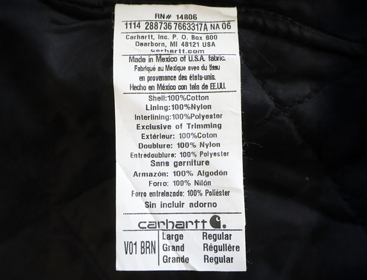カーハート正規品の内タグ。文字の間隔が均一でフォントが整っている状態