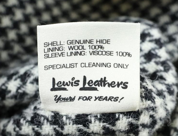 ルイスレザーズのタータンチェック裏地用・品質表示タグ。すべての文字が黒で統一されている正規品の仕様。