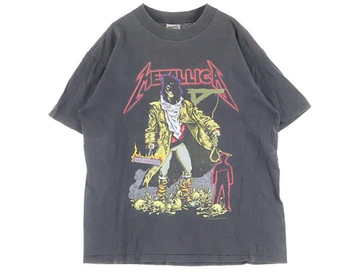 METALLICA（メタリカ）のパスヘッド（PUSHEAD）氏によるスカルグラフィックが施された、重厚なプリントの90年代バンドTシャツ。