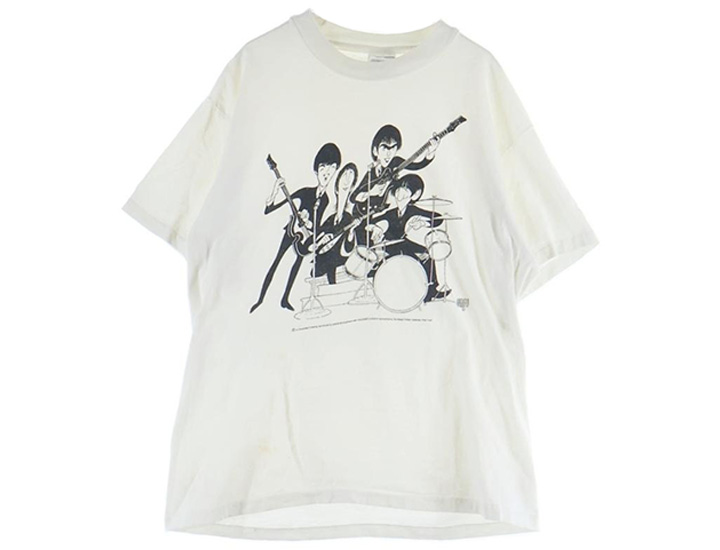 伝説的バンド、ザ・ビートルズ（THE BEATLES）のメンバー4人がプリントされた、希少な60〜70年代のヴィンテージTシャツ。