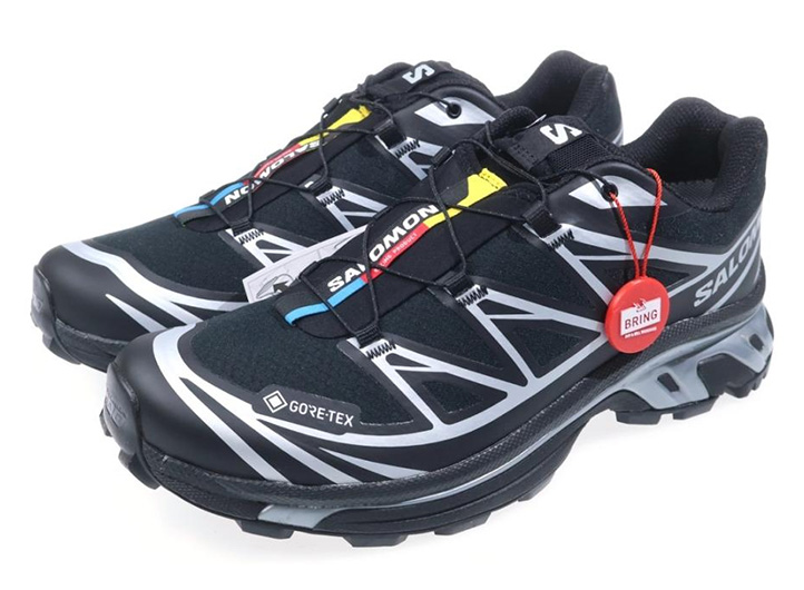 サロモン XT-6正規品のロゴとシルエット。フォントの太さが一定でGORE-TEXタグも鮮明。